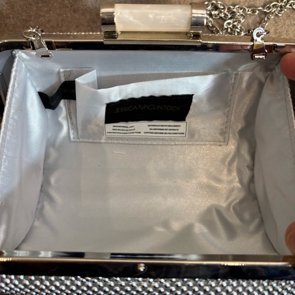 JESSICA MCCLINTOCK Elegant Silver Beaded Crossbody Clutch Bag with Chain Strap - Picture 6 of 8